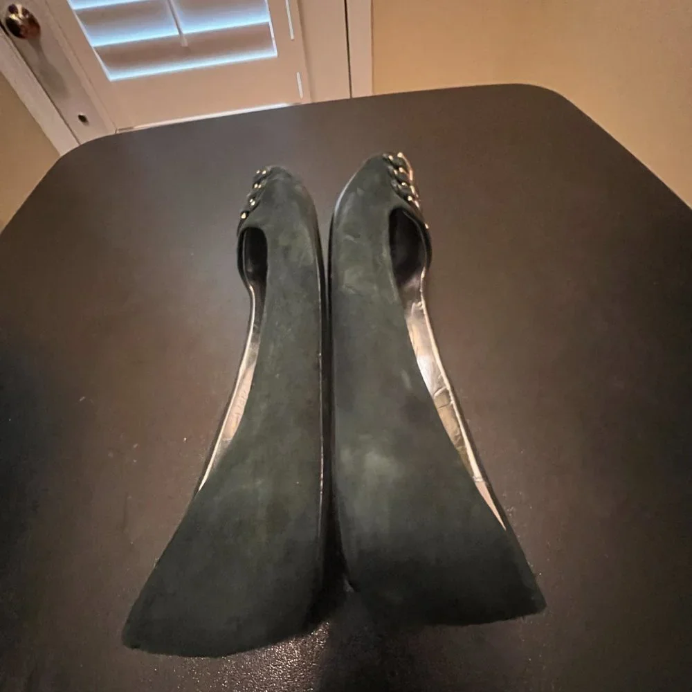 Calvin Klein size 9.5 green suede flats